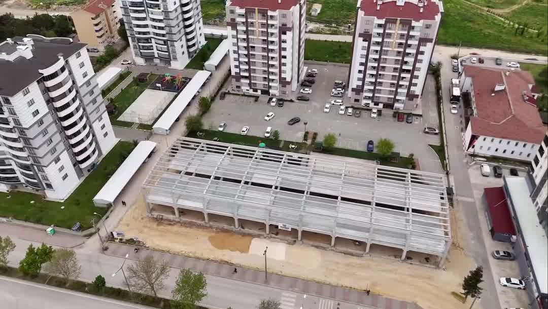 Yapıkur Plaza betonarme prefabrik yapısının kaynak saha videosundan seçilmiş genel görünümü